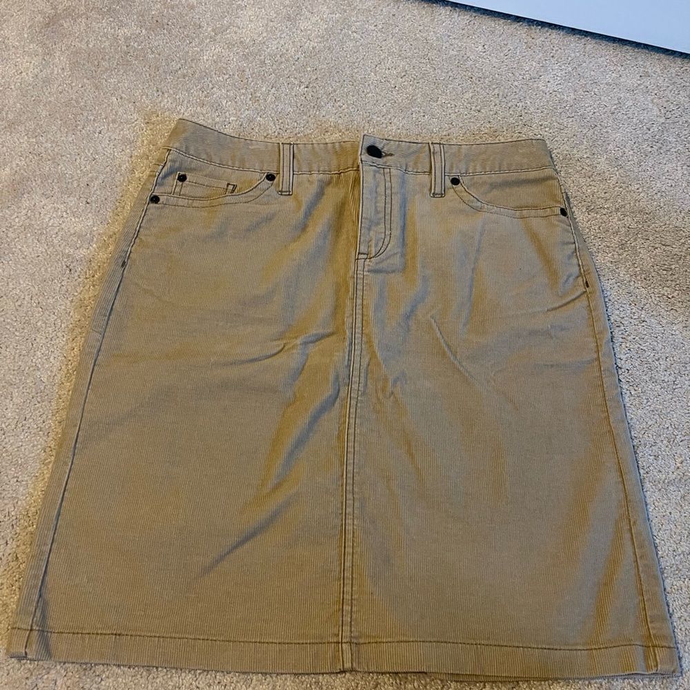 L.L. Bean skirt corduroy size 8 petite